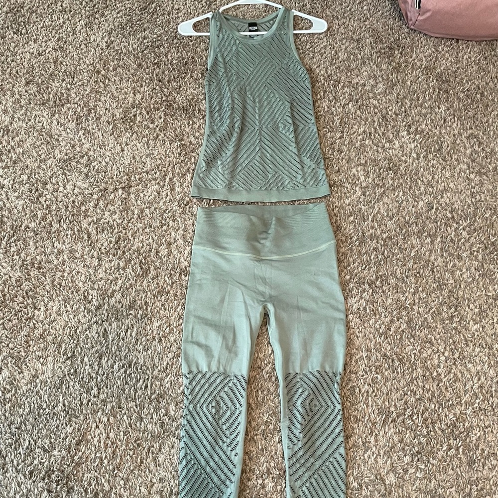 VS green workout set